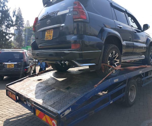 Hard Work Flatbed team working on vehicle recovery